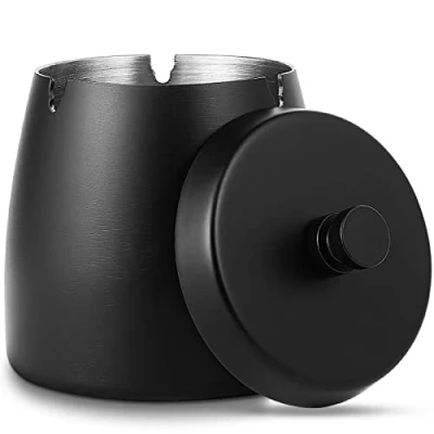 Afbeelding van asbak met deksel, winddichte voor binnen en buiten, metalen geurremmend deksel tuin, bar, balkon, decoratie thuiskantoor, zwart