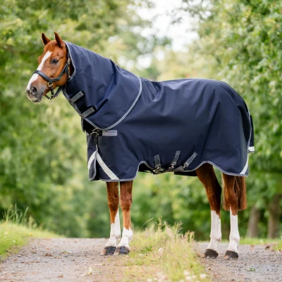 Image de Rambo by Horseware Chemise Turnout 1680D Plus 100g Bleu marine/Gris orage/ArgentVendu par Agradi