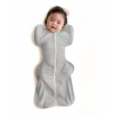 Image de Love To Dream Swaddle Up Gigoteuse d&#039;emmaillotage pour bébé de 3,5 à 6 kg Grise Bon ajustement Favorise un sommeil sain 1,0 tog Idéale 20 24 C Lavable en machine