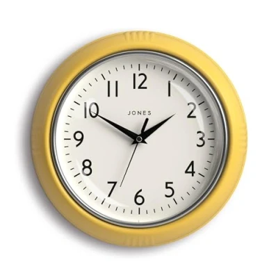 Afbeelding van Jones Clocks® Ronde Retro wandklok The Ketchup Round Clock Makkelijk leesbare cijfers, zwarte perfect als keukenklok, kantoorklok, woonkamerklok klok 25cm Brutaal geel