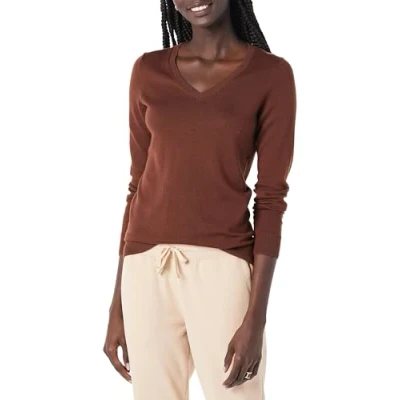 Image de Amazon Essentials Chandail léger à manches longues et col en V pour femme (disponible grande taille), marron caramel, taille XL
