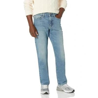 Image de Amazon Essentials Jean pour homme, coupe droite, délavé clair, 116 x 71 cm (l L)