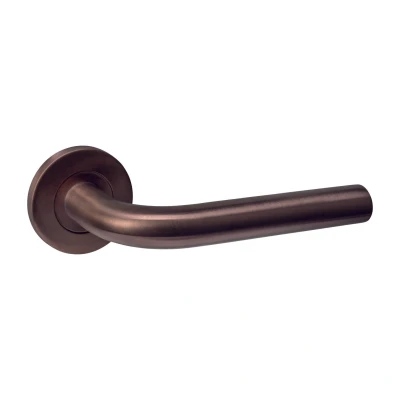 Afbeelding van Intersteel Deurkruk Q 02 op rozet verdekt ø52x6mm PVD brons