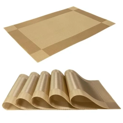 Afbeelding van Intirilife 6x Placemat van PVC in Goud 45 x 30 cm Tafelmat Onderzetter Afveegbaar Hittebestendig voor keuken Eettafel