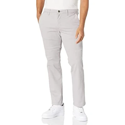 Image de Amazon Essentials Pantalon chino extensible décontracté pour homme, coupe ajustée, gris clair, 83,8 x 71,1 cm (l L)