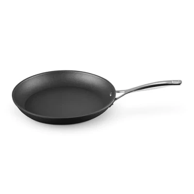Image de Le Creuset Poêle Anti Adhérente en Aluminium Forgé, 30 cm, Anthracite/Argenté,51112300010002