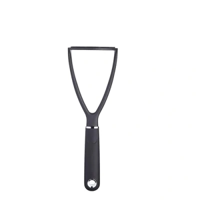 Afbeelding van MasterClass Handmatige aardappelstamper van roestvrij staal, ergonomische handgrepen zacht nylon, 34 cm, zwart