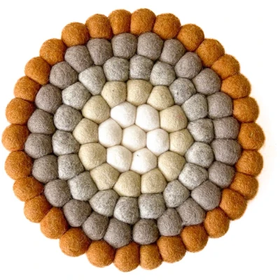 Afbeelding van Onderzetter Vilt Bolletjes Oranjebruin, Roze, Wit, Beige 20cm Fairmade