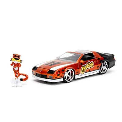 Afbeelding van Cheetos 1:24 Chevy Camaro Z28 1985 gegoten auto en Chester Cheetah figuur 7 cm