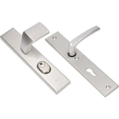 Afbeelding van Ami Kruk/knop schild, KT72 VARO 144 RECHTSs GELWQ.8*110 +PC72 + DKR 332 DD=55 60