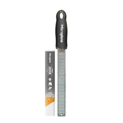 Afbeelding van Microplane dunschiller en rasp in zwarte kleur voor citrusvruchten, Parmezaanse kaas, gember, chocolade nootmuskaat, met fijn lemmet