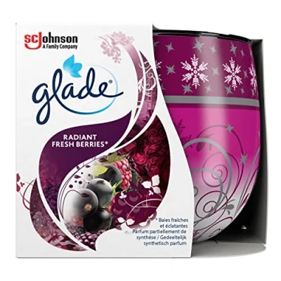 Afbeelding van Glade Radiant Fresh Berries geurkaars 120 gram Met een fruitige geur van bosbessen in decoratieve glazen pot