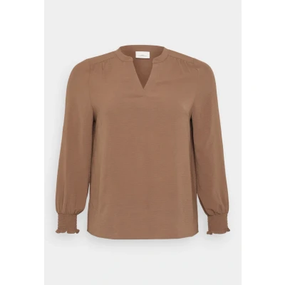 Afbeelding van ONLY CARMAKOMA CARMETTA LIFE V NECK LS TOP WVN NOOS Dames Blouses
