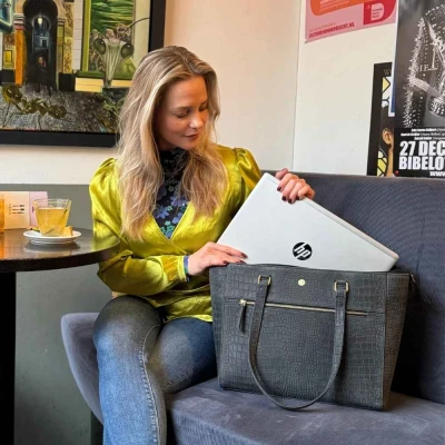 Afbeelding van Leren laptoptas dames 15 inch zwarte croco MŌSZ Viona