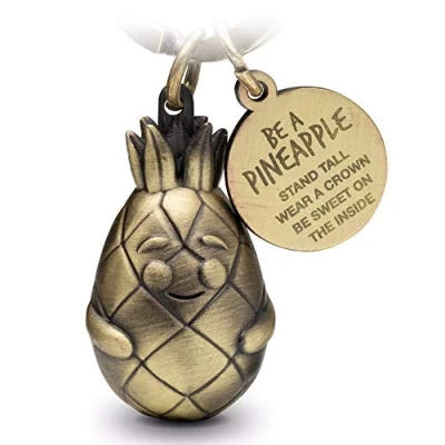 Afbeelding van FABACH Piny Ananas Sleutelhanger met gravure Leuke Motivatie, vriendschap en liefde Metalen geluksbrenger voor vrouwen Be a Pineapple, Brons