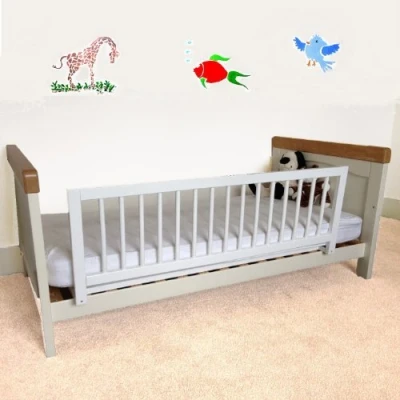 Afbeelding van Safetots Houten Bedhek Assortiment, Wit, 38cm Hoog x 110cm Breed, Peuter Bedrek voor Veiligheid, Veilig Kinder Bedhek, Voorgemonteerd, Eenvoudige Installatie