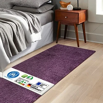 Afbeelding van KARAT Barcelona Bedkleed, shaggy bedmat, nestje, tapijt voor slaapkamer en woonkamer, pluizige tapijten (67 x 160 cm, paars)