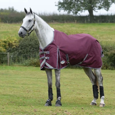 Afbeelding van Weatherbeeta Winterdeken Comfitec Plus Dynamic II Standard Neck Medium/Lite 100g Maroon/Grijs/Wit 150/200 Agradi.be
