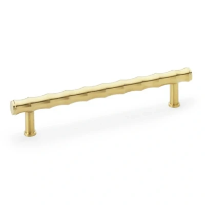 Afbeelding van Crispin Bamboo T Bar Kastgreep satijn messing 160mm