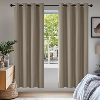 Afbeelding van Deconovo verduisterende gordijnen, warmte isolerend, bescherming tegen kou, modern ontwerp met oogjes, voor jongensslaapkamer, 140 x 175 cm (breedte lengte), taupe, 2 stuks
