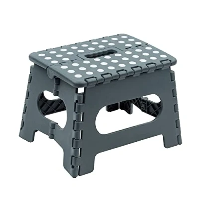 Image de Maximex Escabeau pliable avec surface antidérapante pour un rangement peu encombrant, poignée de transport facile, marche robuste pieds antidérapants, 29 x 22 cm, gris