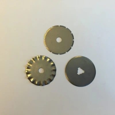 Afbeelding van Reserve mesjes voor rotary cutter 28mm 1 recht, wave, perf. 12411 1122