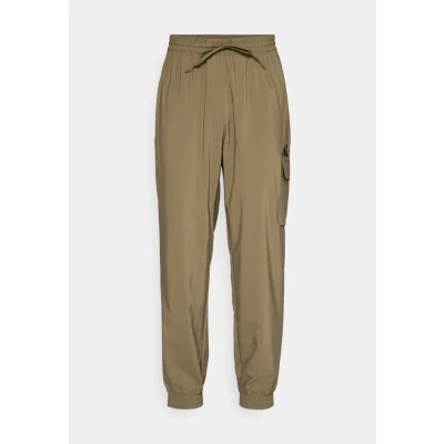 Afbeelding van adidas Sportswear Essentials Small LOGO Broek, Heren, Maat: XXL, Olive strata/black