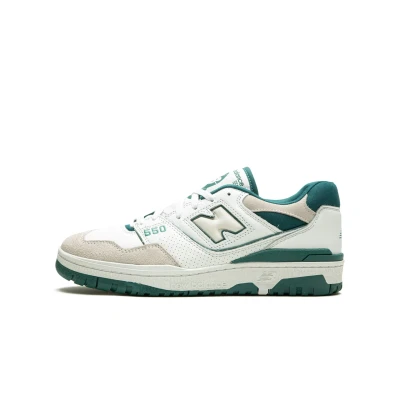Afbeelding van New Balance heren 550 sneaker met suède details in de kleur Wit, maat: 8815080000