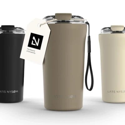 Afbeelding van LARS NYSØM &#039;Rørelse&#039; Thermo Coffee Mug to go 500ml BPA vrij Met Isolatie Draagriem &amp; Tritan Deksel Greige