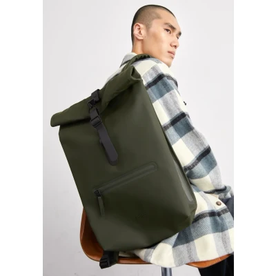 Afbeelding van Rains Rolltop Rucksack W3 green backpack