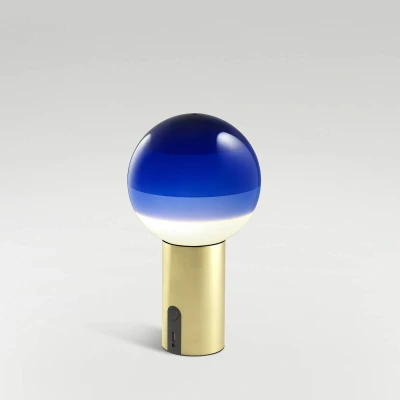 Afbeelding van MARSET Dipping Light accu tafellamp blauw/messing
