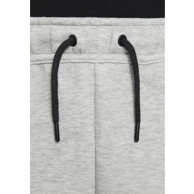 Afbeelding van Nike Sportswear TECH Shorts voor kinderen, Maat: 122/128, Grauschwarz
