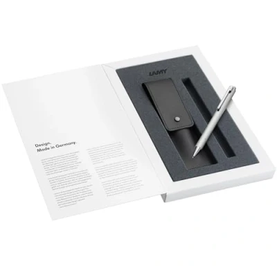 Afbeelding van Lamy Set bestaande uit 1 Emon 240 balpen van geborsteld roestvrij staal en leren etui in de kleur zwart voor een schrijfpen, met grote vulling M 16 zwart, lijnbreedte