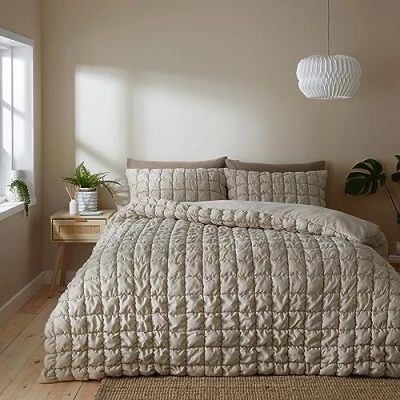 Image de Catherine Lansfield Puffer Parure de lit double avec housse couette et taies d&#039;oreiller 3,5 tog Naturel