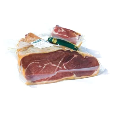 Afbeelding van rauwe Ham zonder been. Serrano ham. Vacuüm verpakte serranoham been met hamhouder. 900 gram serranoham. 15 18 maanden rijping. Hammen