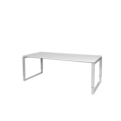 Afbeelding van Domino Plus bureau, hoogte instelbaar (62 85cm) met 200x90cm &#039;zwevend&#039; krijtwit 25mm blad en aluminium (RAL9006) O poot frame