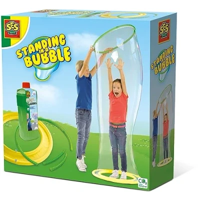 Image de Debout dans une bulle géante