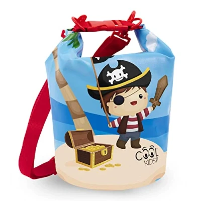 Afbeelding van PERLETTI Blauwe kinderrugzak, waterdicht, sporttas voor jongens, fant, piraat, haai, reizen, met lange verstelbare riem, waterdichte tas strand, zee, uitstapjes, 25 x 18 cm,