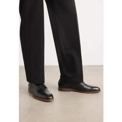 Afbeelding van Tommy Hilfiger Thunit Fm0fm05472 leren schoenen voor heren, Zwart