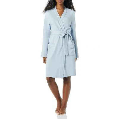 Image de Amazon Essentials Peignoir mi long léger gaufré pour femme (disponible en grande taille) bleu poussiéreux (taille S)