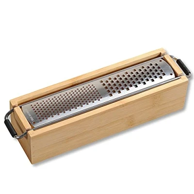 Afbeelding van Parmezaanse Kaas Rasp met FSC® Bamboe Opvangbakje Kaasrasp Afm: 25 x 6.2 5.6 Cm.