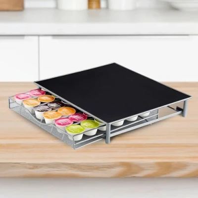Afbeelding van Garden Mile Dolce Gusto Herbruikbare koffiepadhouder in de kleur zwart, antislip mat met koffiemachines van robuust staal, voor 36 pads een lade, accessoires