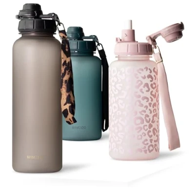 Afbeelding van MAMEIDO Drinkfles, 1,5 l, met rietje en motivatietijdmarkering, sportfles polsband, waterdichte kinderfles, BPA vrije waterfles, waterfles (Urban Taupe)