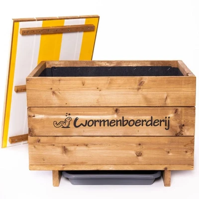 Afbeelding van Wormenhotel van hout incl. Hennepmat, lavagruis en wormenvoer 100% gerecyclede materialen Gemaakt in NL bij Sociale Houtwerkplaats Wormenbak Wormenboerderij