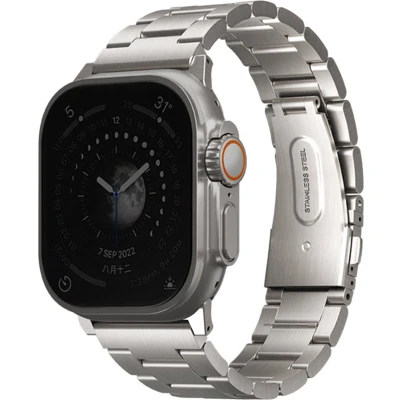 Afbeelding van Uniq Osta Stalen band met zelf verstelbare links voor de Apple Watch Series 1 t/m 10 / SE Ultra (2) (44/45/46/49 mm) Titanium Silver