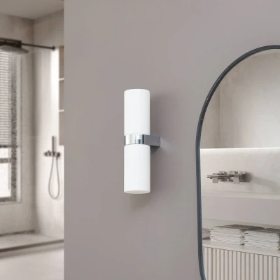 Afbeelding van Lucande Basolo badkamer wandlamp, chroom, hoogte 31.5cm, glas, IP44