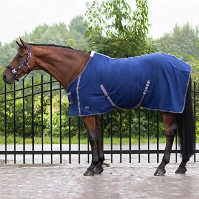 Image de QHP Fleece rug basic with cross surcingles