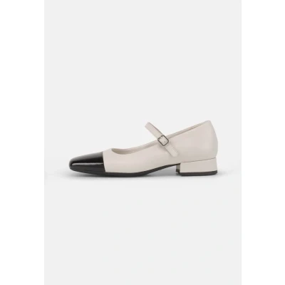 Afbeelding van Vagabond Shoemakers dames Debbi pump van leer in de kleur Creme, maat: 41