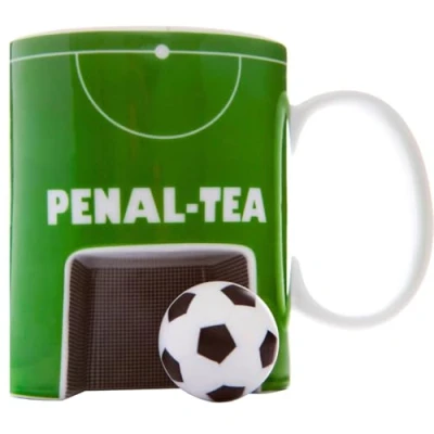 Afbeelding van Boxer Gifts MU3054 PenalTea Grappige mok van keramiek met voetbalthema