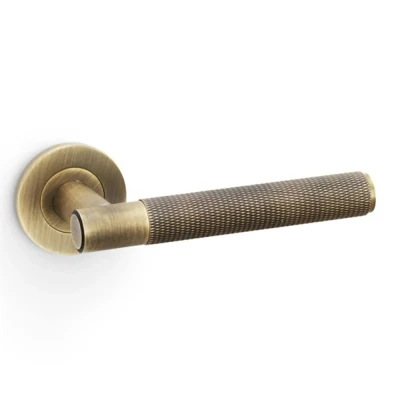 Afbeelding van &quot;Spitfire Knurled&quot; Deurkruk Antiek Messing